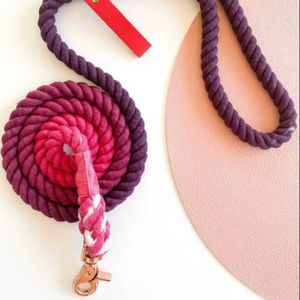 Correa para perro Magenta - Correa trenzada de fibra de algodón con clip color oro rosa, rojo oscuro, morado, lila, iris, hecha a mano / teñido natural - Product Image 1