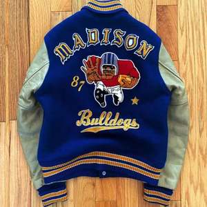 Alta calidad logotipo personalizado bordado Diseño nueva fábrica al por mayor de los hombres Varsity chaqueta de béisbol cierre de cremallera OEM chaquetas de Bombardero - Product Image 3