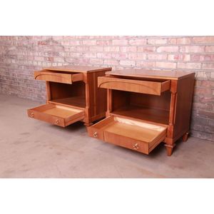 โต๊ะข้างเตียงไม้มะฮอกกานีสุดหรู งานแฮนด์เมด สไตล์ฝรั่งเศส ดีไซน์สวยงาม พร้อมลิ้นชักเดี่ยว - Product Image 5