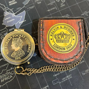 Brújula de bolsillo victoriana Cita Brújula de latón náutica Premium de latón con cadena de cuero en regalo hecho a mano Antiguo - Product Image 1