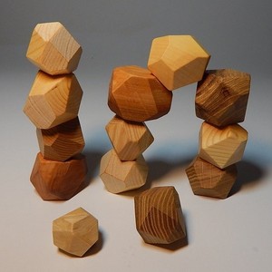 Traditional Pvt Ltd Piedras de equilibrio de madera Clasificación Apilamiento Rocas Juegos divertidos para 5 a 7 años Muestra gratis disponible - Product Image 4