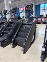 Stepmill Commercial Ergonomique Antidérapant avec Barres de Maintien pour Entraînement Aérobie – Simulateur d'Escalade