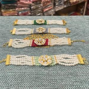 Bracelet lourd en gros de nouvelle conception de meilleure qualité de broche Kundan White Pearl n disponible au meilleur prix - Product Image 1