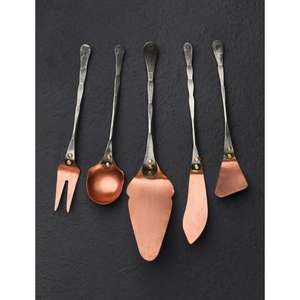 Ensemble de couverts en métal design pour une cuisine et une salle à manger élégantes, ajoutant une touche artistique aux repas quotidiens - Product Image 2