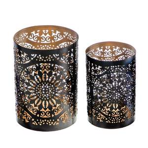 Elegante Juego de 3 candelabros de huracán de metal para mejorar el brillo de las velas en cualquier entorno - Product Image 2