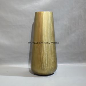 Vase violet métallisé dernier design, forme évasée élégante avec finition scintillante, idéal pour une utilisation moderne à la maison et au bureau - Product Image 6