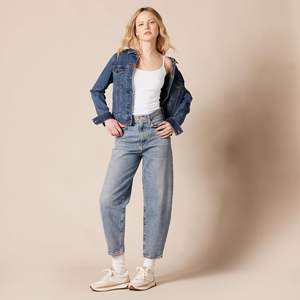 Camisole décontractée en dentelle pour femme, moderne et élégante, en maille légère, respirante, surface lisse, toucher doux, extensible, drapé confortable, ajustable - Product Image 5