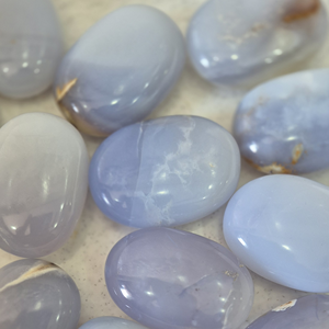 Pierre de paume ovale en calcédoine bleue naturelle polie de haute qualité pour la décoration de la maison Feng Shui, savon écologique - Product Image 2