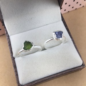 Bagues de pierres de naissance naturelles multicolores en argent sterling 925 plaqué or 18 ct Pierres précieuses personnalisées disponibles - Product Image 3