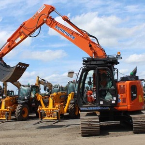 Excavadora de orugas Hitachi avanzada de segunda mano con sistema hidráulico completo y opciones de reparación fáciles para una mayor rentabilidad - Product Image 5