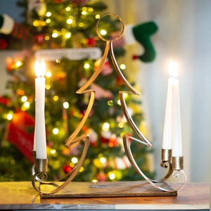 เชิงเทียนรูปต้นคริสต์มาสสีทองแบบโบราณชิ้นกลางที่ทำจากโลหะที่สง่างามพร้อมเชิงเทียนสี่แท่ง - Product Image 3