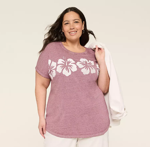 Camiseta gráfica de la colección Hot Summer para mujeres de talla grande Fabricantes De Ropa Estilo personalizable de BD Proveedor de ropa al por mayor - Product Image 1