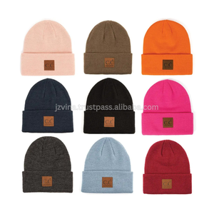 Gorros de Punto Personalizados con Puño Enrollado, Parche de Logotipo de Gamuza, Gorros Clásicos para Adultos, Gorros Cálidos de Invierno, Venta al por Mayor, Fábrica de Vietnam - Product Image 6
