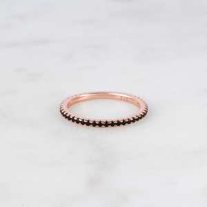 Delicado Diamante Negro apilamiento eternidad chapado en oro minimalista Simple anillo de plata regalo para su delicado anillo eternidad banda - Product Image 1