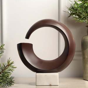 Sculpture d'art moderne en bois au design unique, parfaite pour un style intérieur contemporain - Product Image 4