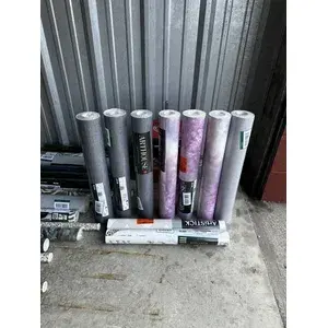 Paquete de 25 rollos de papel tapiz de PVC de nuevo diseñador rayas geométricas estilos florales modernos para sala de estar y dormitorio - Product Image 1