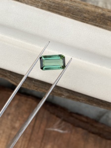 Tourmaline naturelle certifiée Octogone Emerald Cut Shape Bio Color et pierre précieuse d'excellente qualité pour la fabrication de bijoux 2.44 Carat. - Product Image 3