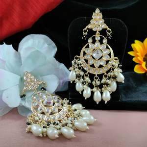 Pendientes Kundan con perlas colgantes, juego de piedras preciosas de alta calidad en una base dorada o plateada, atractivo atemporal, brillo suave y brillante - Product Image 3