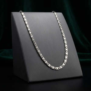 Collar de Cadena Rectangular Plateada Premium, Moderno, con Acabado Pulido, Diseño Geométrico Estructurado, Minimalista, Unisex, Ideal para Regalo o Fiesta - Product Image 1
