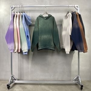 เสื้อฮู้ดผู้ชายสีดำแบบสวมหัว360GSM ผ้าฝ้ายขนแกะสำหรับฤดูหนาวอบอุ่นย้อมสีสเปรย์แบบกำหนดโลโก้ได้เอง - Product Image 6