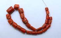 Vente en gros de perles de tube de corail rouge italien de 10 pouces perles cylindriques lisses naturelles tailles 7X6MM et 15X11MM environ.