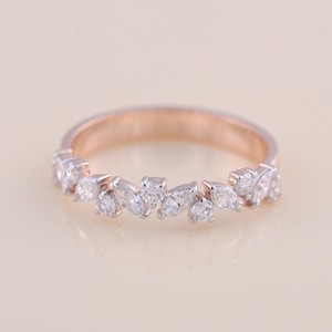 Bague demi-éternité en or 9 carats avec diamants marquise et ronds certifiés IGI - Product Image 1