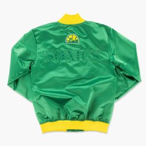 Venta al por mayor satén Letterman Chaqueta ligera brillante Varsity chaqueta con botones a presión y puños acanalados - Product Image 4