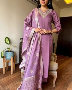 Costume de couleur noire en soie Chanderi avec pantalon Kurti brodé élégant et collection unique de robes élégantes Dupatta - Product Image 5