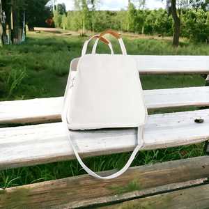 Bolso de Hombro de Cuero de Lujo para Mujer con Interior Espacioso - Product Image 1