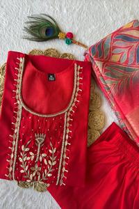 Grand Elegant Straight Kurti Pant Dupatta Set Colección étnica india opulenta para B2B Venta al por mayor y regalos corporativos - Product Image 5