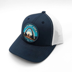 Chapeaux de camionneur en maille bleu marine/blanc Casquette de sport de haute qualité avec logo personnalisé Patch tissé à la mode pour le cyclisme - Product Image 1