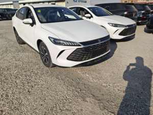 รถยนต์ซีดานไฮบริด Qin DM-i PHEV ปี 2025 ระบบขับเคลื่อนอัจฉริยะ 5 ที่นั่ง ระยะทางวิ่ง 601-700 กม. กำลังไฟ 200-250 กิโลวัตต์ แบตเตอรี่ 50-70 กิโลวัตต์ชั่วโมง - Product Image 2