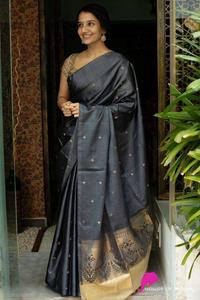Nouveau Saree en soie Banarsi à la mode avec chemisier pièce économique Style Bollywood tenue de fête pour les femmes indiennes en gros de Surat - Product Image 4