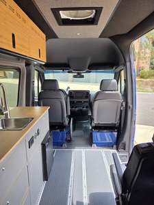 Fourgon utilitaire Sprinter 3500XD de classe poids lourd, modèle 2024, d'occasion - Product Image 2