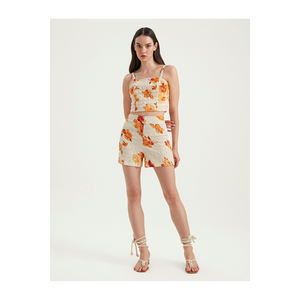 Shorts de Mujer con Estampado de Flores Amarillas - Product Image 3
