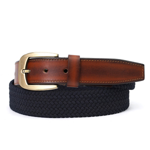 Cinturón trenzado negro refinado con detalles en cuero marrón intenso y hebilla de latón clásica - Product Image 1