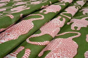 Tissu imprimé à la main imprimé tigre tibétain par la cour, matériel de couture artisanale en vrac Kimono Kaftan faisant du tissu - Product Image 4