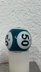 Equipo de bingo tradicional Mejora Superior Bolas de bingo multicolores de 6 caras para un juego auténtico - Product Image 4