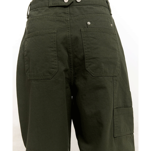 กางเกงทรงหลวมสำหรับผู้หญิง ออกแบบมาให้ทรงโอเวอร์ไซส์ ให้ความสบายแบบสบายๆ และสไตล์สตรีทแวร์ที่ทันสมัย เหมาะสำหรับการแต่งตัวในชีวิตประจำวัน - Product Image 6