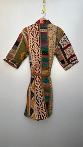 เสื้อโค้ทแจ็กเก็ต Kantha สำหรับผู้หญิงเสื้อโค้ทฤดูหนาวแบบคัตเวิร์คทำด้วยมือลายตัวอักษรไม่ซ้ำใครออกแบบมาเป็นของขวัญสำหรับแม่ - Product Image 6