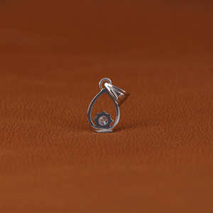 Pendentif luxueux personnalisé pour femme en or massif 14 carats avec serti clos, diamant de laboratoire de 0,5 carat, nouveau style minimaliste tendance - Product Image 3