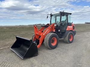 Cargador de ruedas Kubota R640 2024-Cargador compacto de 5,2 toneladas con motor diésel Kubota de 64,4 HP-Equipo de construcción duradero - Product Image 2