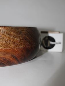 Tazón de comida para perros de madera pulida tradicional sostenible y pintado con esmalte - Product Image 3