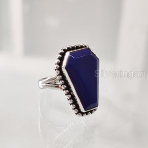 Anillo de Plata de Ley 925 Hecho a Mano para Mujer con Gema Natural de Lapislázuli en Forma de Ataúd, Piedra de Nacimiento de Septiembre, Aniversario Oriental - Product Image 1