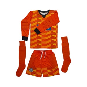 Ensemble d'uniformes de gardien de but Elite |   Maillot rembourré à manches longues et short avec chaussettes |   Tenue d'équipe de gardien de but de football orange personnalisée - Product Image 1