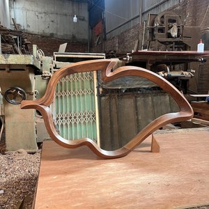 KALATRI Mid Century moderno nogal asimétrico espejo de pared hecho a mano de madera enmarcado estilo Art Deco diseño Irregular artístico - Product Image 5