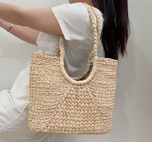 กระเป๋าสะพายไหล่ผักตบชวาพรีเมี่ยมทำด้วยมือกระเป๋าสะพายทรงรีสวยงามทนทานสวมใส่สบายของตกแต่งลายดอกไม้วินเทจแบบเปิด - Product Image 2