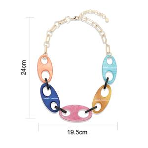 Collier ajustable en perles de résine ovales, léger et tendance, disponible dans toutes les couleurs, pour femme, style décontracté - Product Image 1