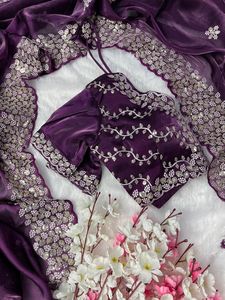 Vêtements ethniques de créateurs indiens dernier cri blouse sari en soie exclusive avec broderie pour les fêtes nuptiales toute occasion formelle - Product Image 3