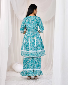 ชุด kurti และกางเกงเครปผ้าไหมสีฟ้าที่ทันสมัยมีรายละเอียดที่สวยงามลูกไม้สีขาวเหมาะสำหรับสวมใส่ในโอกาสพิเศษ - Product Image 2